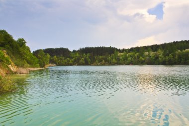 Tebeşir ocağı peyzaj göl