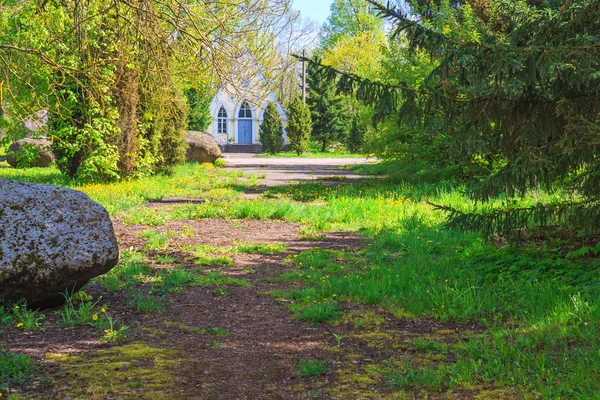 The path to the chapel — Stock Photo, Image