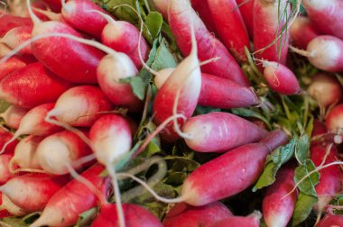 Çiftçi pazarında kırmızılıklar