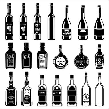 alkol şişeleri kümesi.