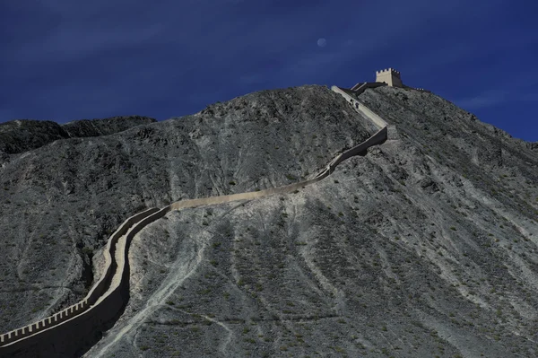 Το Σινικό τείχος κοντά στην πόλη Jiayuguan; Κίνα — Φωτογραφία Αρχείου