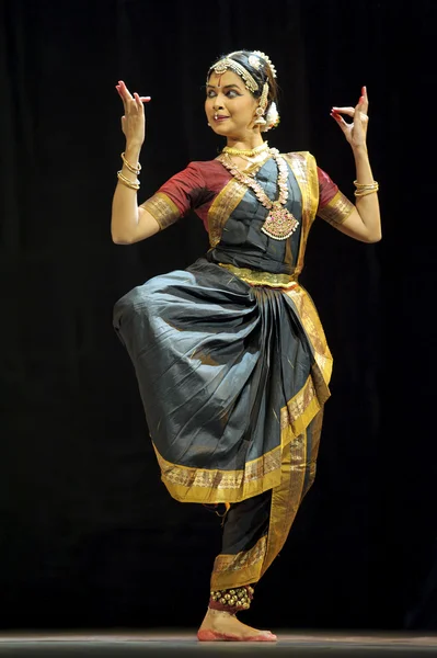 Hint bharatanatyam dansçı — Stok fotoğraf