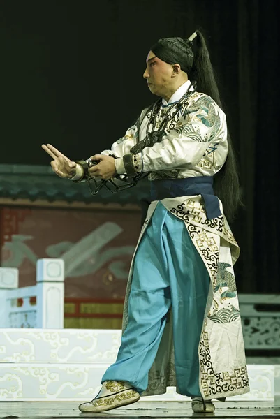 Chinese traditionele opera acteur met theatrale kostuum — Stockfoto