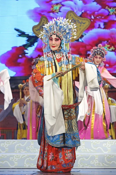 Bastante chinesa tradicional atriz de ópera — Fotografia de Stock