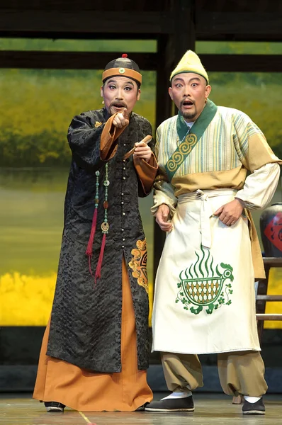 Ator de ópera tradicional chinesa com traje teatral — Fotografia de Stock