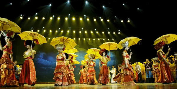 Dança étnica chinesa de nacionalidade Yi — Fotografia de Stock