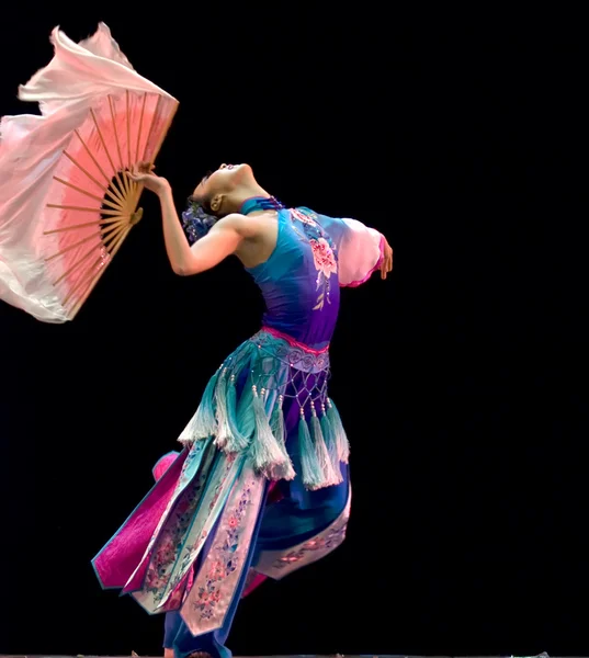 Pretty dancing girl — Stock Photo, Image