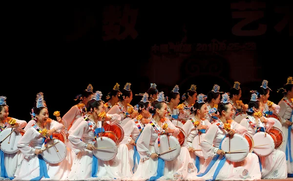 Docela korejské etnické tanečnice — Stock fotografie