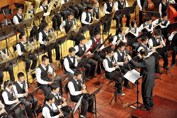Студенческая симфоническая группа высшей школы — стоковое фото