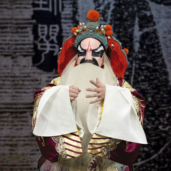 Chinese traditionele opera acteur met theatrale kostuum — Stockfoto