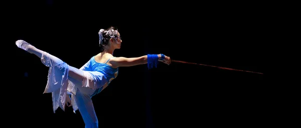 Bailarina moderna profesional — Foto de Stock
