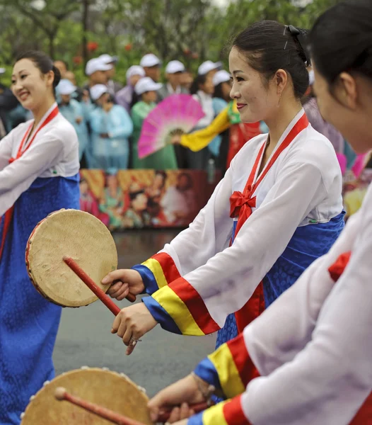 North Korean Pyongyang folk dancers — Stock Photo, Image