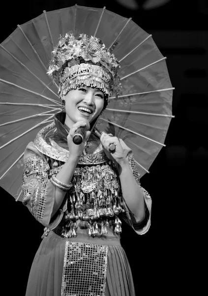 Chinese miao etnische zanger — Stockfoto