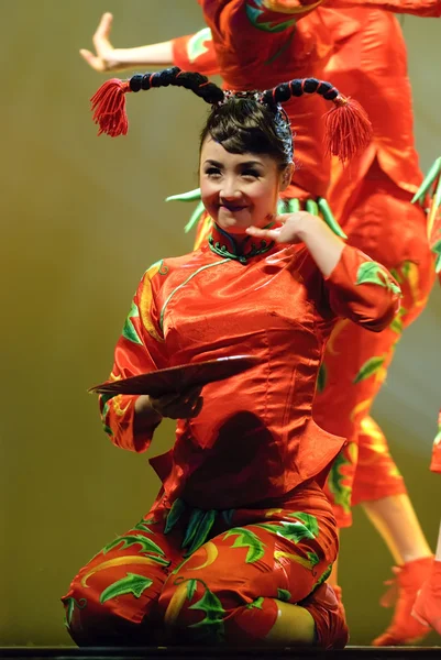 Vrij chinese dansende meisje — Stockfoto