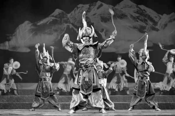 Tibetanska etniska dansare — Stockfoto
