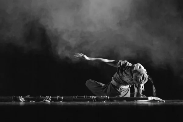 Сучасної танцівниці — стокове фото