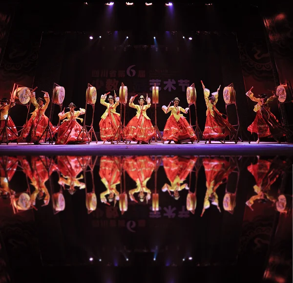 Dançarinos étnicos coreanos — Fotografia de Stock