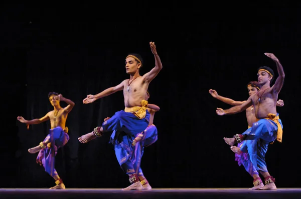 Danza folclórica india interpretada por el Instituto de Danza Kalakshetra de In — Foto de Stock