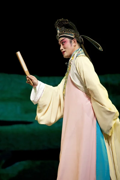 Chinese traditionele opera acteur met theatrale kostuum — Stockfoto