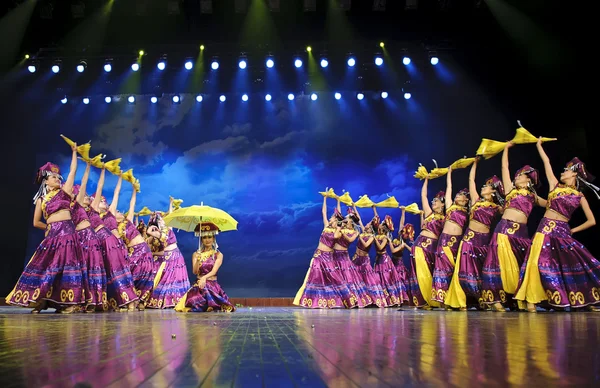 Chinese etnische dans van yi nationaliteit — Stockfoto