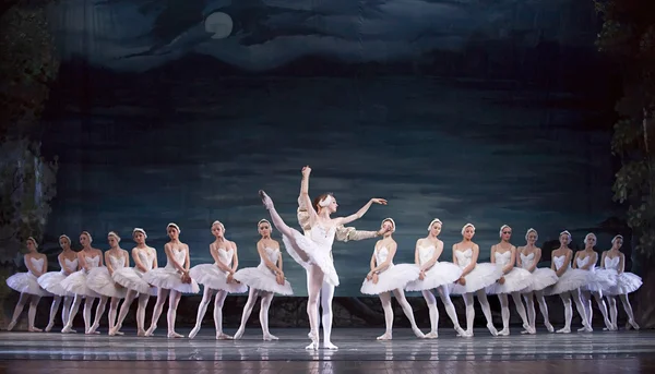 Swan lake ballet uitgevoerd door Russische Koninklijk ballet — Stockfoto