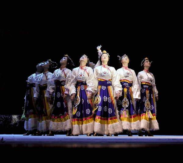 Tibet etnik dansçılar — Stok fotoğraf