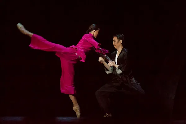 Chiński ballet: Red oderwania kobiet — Zdjęcie stockowe