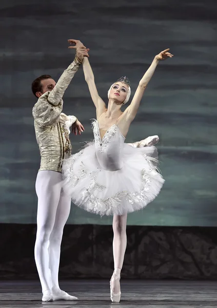 Balletto del lago dei cigni eseguito dal balletto reale russo — Foto Stock