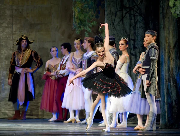 Ballet lago de cisne realizado por ballet real ruso — Foto de Stock