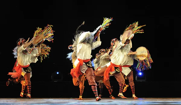 Chinese national dancers — Stockfoto