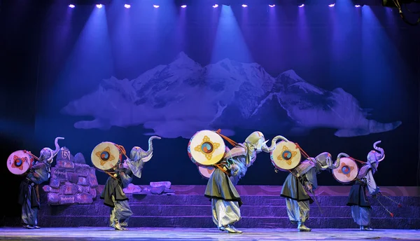 Dançarinos nacionais tibetanos — Fotografia de Stock