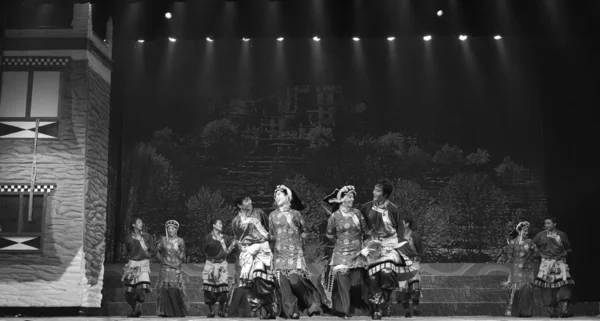 Chinese Tibetan ethnic dance — Stock Photo, Image