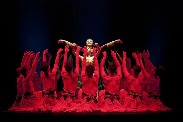 Kínai etnikai táncosok — Stock Fotó