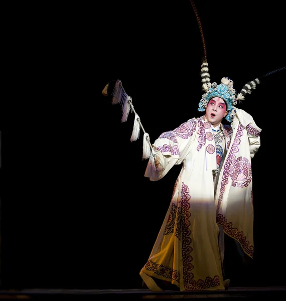 Ator de ópera tradicional chinesa com traje teatral — Fotografia de Stock