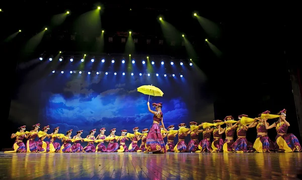 Dança étnica chinesa de nacionalidade Yi — Fotografia de Stock