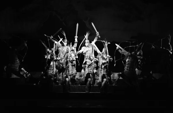 Tibetan ethnic dancers — Stock Photo, Image