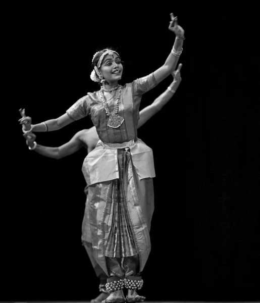 Індійська Bharatanatyam танцюрист — стокове фото