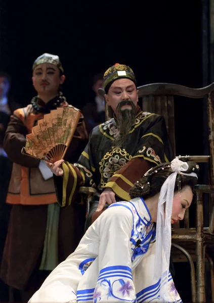 Actor de operă tradițional chinez cu costum teatral — Fotografie, imagine de stoc