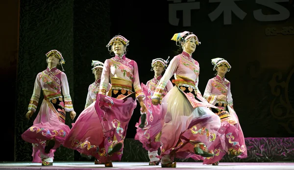 Çin yi etnik dans — Stok fotoğraf