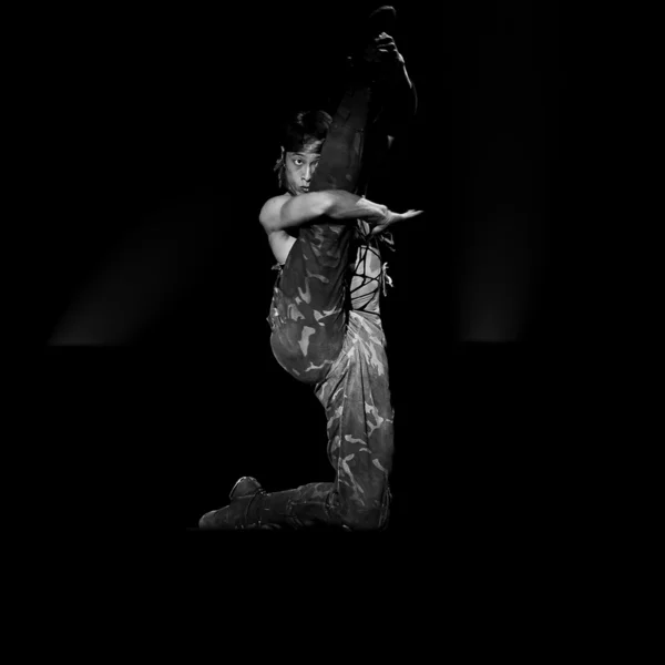 Salto ballerino moderno — Foto Stock