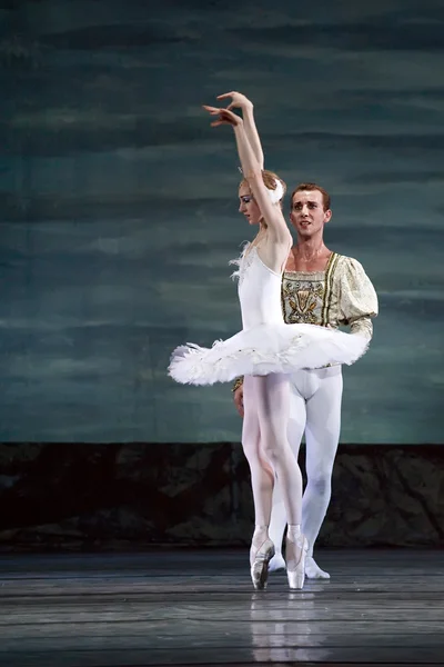 Baletu Jezioro Łabędzie wykonywane przez rosyjski balet królewski — Zdjęcie stockowe