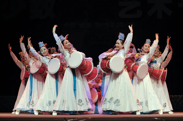 Koreaanse etnische dansers — Stockfoto