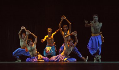 Hint bharatanatyam dansçılar