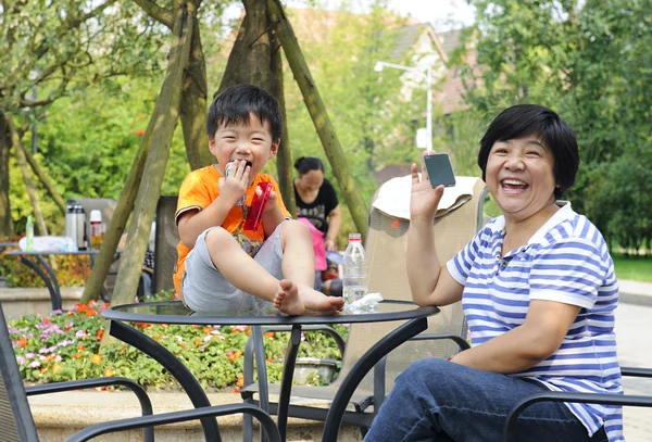 Happy kid playing with his aunt — Stock Photo, Image