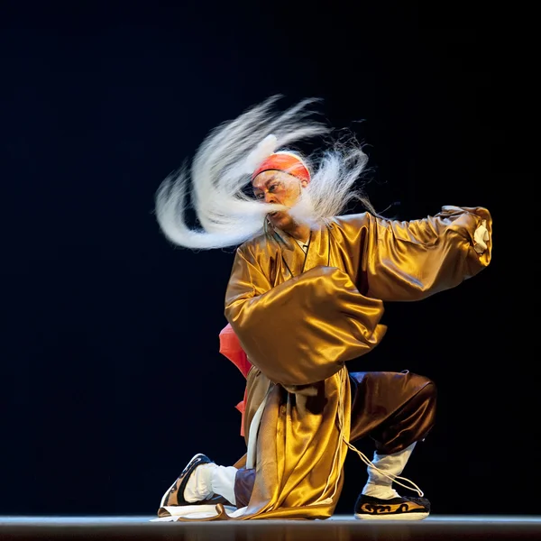 Acteur d'opéra traditionnel chinois avec costume théâtral — Photo