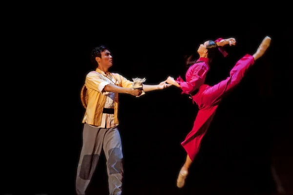 Китайський балет: червоний загін жінок — стокове фото