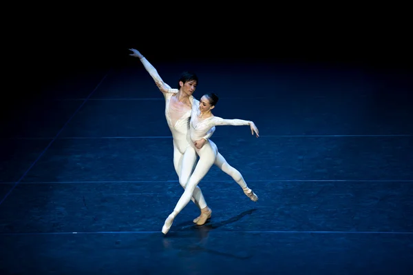 El ballet nacional de China actúa en el escenario —  Fotos de Stock