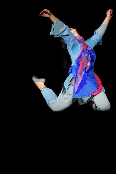 Saltando dançarino nacional chinês — Fotografia de Stock