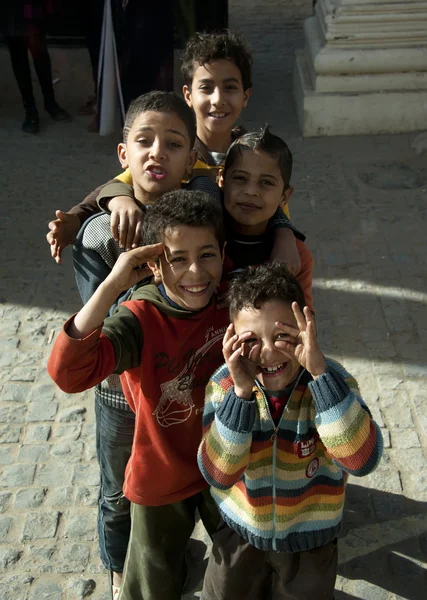 Счастливый египетский мальчик — стоковое фото