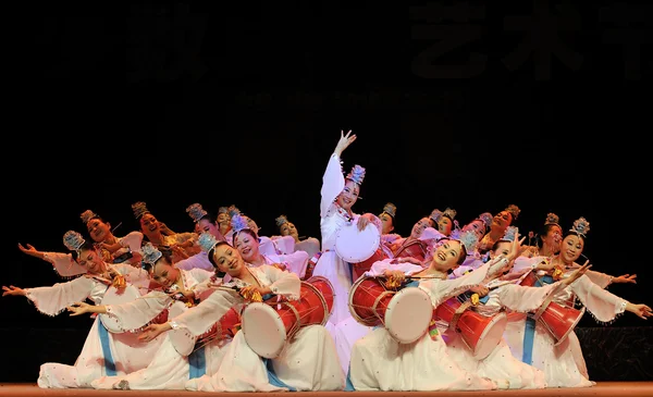 Korean ethnic dancers — Stock Photo, Image